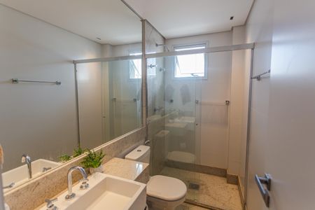 Apartamento à venda com 384m², 5 quartos e 4 vagas Apartamento à venda com 384m², 5 quartos e 4 vagasBanheiro da Suíte 5 na Cobertura