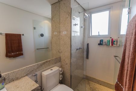 Apartamento à venda com 384m², 5 quartos e 4 vagas Apartamento à venda com 384m², 5 quartos e 4 vagasBanheiro da Suíte 2