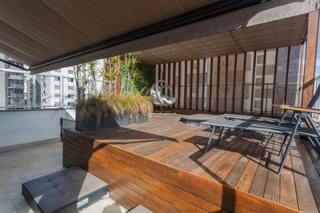 Apartamento à venda com 384m², 5 quartos e 4 vagas Apartamento à venda com 384m², 5 quartos e 4 vagasCobertura