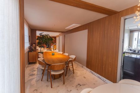 Apartamento à venda com 384m², 5 quartos e 4 vagas Apartamento à venda com 384m², 5 quartos e 4 vagasSala