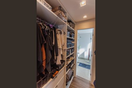 Apartamento à venda com 384m², 5 quartos e 4 vagas Apartamento à venda com 384m², 5 quartos e 4 vagasCloset da Suíte 4