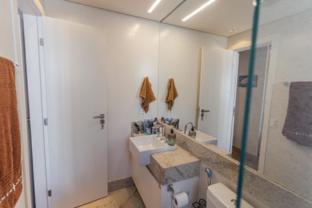 Apartamento à venda com 384m², 5 quartos e 4 vagas Apartamento à venda com 384m², 5 quartos e 4 vagasBanheiro da Suíte 2