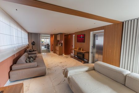 Apartamento à venda com 384m², 5 quartos e 4 vagas Apartamento à venda com 384m², 5 quartos e 4 vagasSala da Cobertura