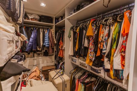 Apartamento à venda com 384m², 5 quartos e 4 vagas Apartamento à venda com 384m², 5 quartos e 4 vagasCloset da Suíte 1