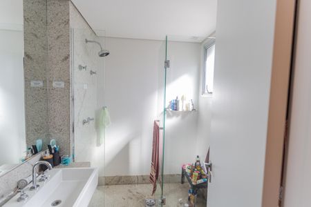 Apartamento à venda com 384m², 5 quartos e 4 vagas Apartamento à venda com 384m², 5 quartos e 4 vagasBanheiro da Suíte 4
