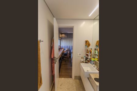 Apartamento à venda com 384m², 5 quartos e 4 vagas Apartamento à venda com 384m², 5 quartos e 4 vagasBanheiro da Suíte 3