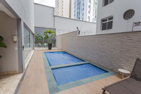 Apartamento à venda com 384m², 5 quartos e 4 vagas Apartamento à venda com 384m², 5 quartos e 4 vagasÁrea comum - Piscina