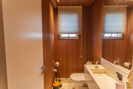 Apartamento à venda com 384m², 5 quartos e 4 vagas Apartamento à venda com 384m², 5 quartos e 4 vagasLavabo na Sala