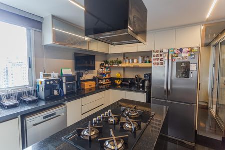 Apartamento à venda com 384m², 5 quartos e 4 vagas Apartamento à venda com 384m², 5 quartos e 4 vagasCozinha