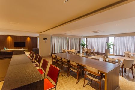 Apartamento à venda com 384m², 5 quartos e 4 vagas Apartamento à venda com 384m², 5 quartos e 4 vagasÁrea comum - Salão de festas