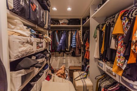 Apartamento à venda com 384m², 5 quartos e 4 vagas Apartamento à venda com 384m², 5 quartos e 4 vagasCloset da Suíte 1
