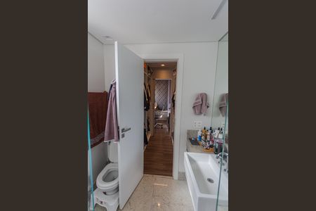Apartamento à venda com 384m², 5 quartos e 4 vagas Apartamento à venda com 384m², 5 quartos e 4 vagasBanheiro da Suíte 4