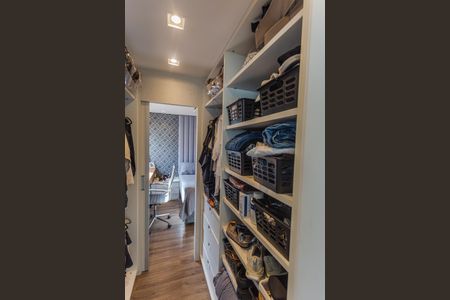 Apartamento à venda com 384m², 5 quartos e 4 vagas Apartamento à venda com 384m², 5 quartos e 4 vagasCloset da Suíte 4