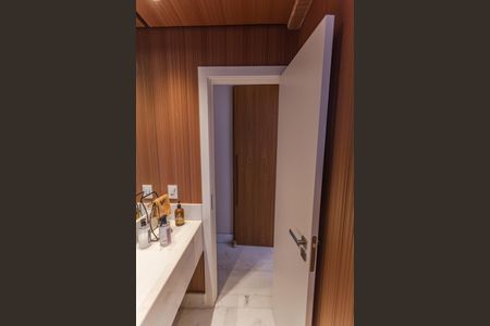 Apartamento à venda com 384m², 5 quartos e 4 vagas Apartamento à venda com 384m², 5 quartos e 4 vagasLavabo na Sala