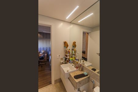 Apartamento à venda com 384m², 5 quartos e 4 vagas Apartamento à venda com 384m², 5 quartos e 4 vagasBanheiro da Suíte 3