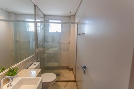 Apartamento à venda com 384m², 5 quartos e 4 vagas Apartamento à venda com 384m², 5 quartos e 4 vagasBanheiro da Suíte 5 na Cobertura