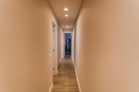 Apartamento à venda com 384m², 5 quartos e 4 vagas Apartamento à venda com 384m², 5 quartos e 4 vagasCorredor