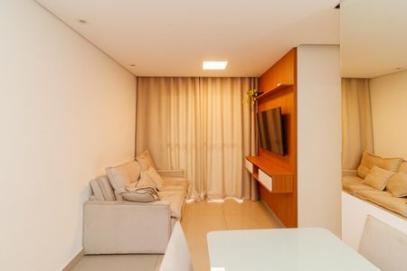 Sala de apartamento para alugar com 3 quartos, 58m² em Parque Edu Chaves, São Paulo