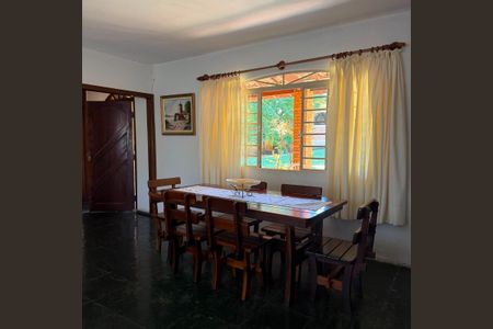 Casa à venda com 2500m², 4 quartos e 8 vagasSala