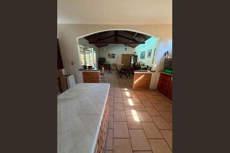 Casa à venda com 2500m², 4 quartos e 8 vagasÁrea externa