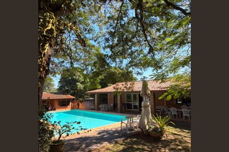 Casa à venda com 2500m², 4 quartos e 8 vagasÁrea externa