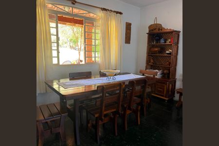 Casa à venda com 2500m², 4 quartos e 8 vagasSala