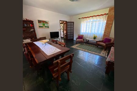Casa à venda com 2500m², 4 quartos e 8 vagasSala