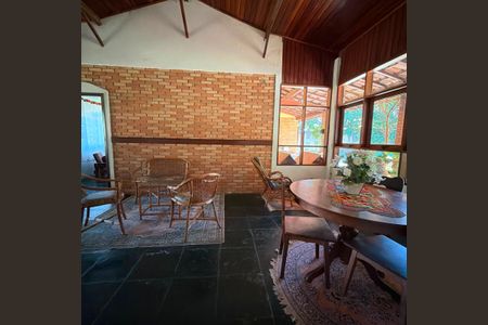 Casa à venda com 2500m², 4 quartos e 8 vagasSala