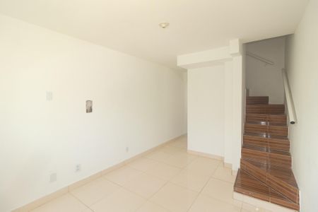 Casa de condomínio para alugar com 63m², 2 quartos e 1 vaga Casa de condomínio para alugar com 63m², 2 quartos e 1 vagaSala