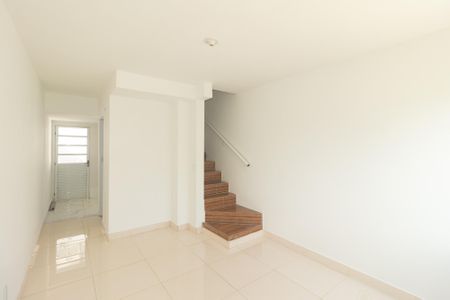 Sala de casa de condomínio para alugar com 2 quartos, 63m² em Guaratiba, Rio de Janeiro