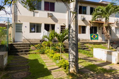 Casa de condomínio para alugar com 63m², 2 quartos e 1 vaga Casa de condomínio para alugar com 63m², 2 quartos e 1 vagaFachada