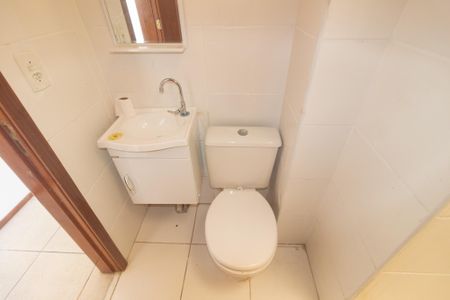 Casa de condomínio para alugar com 63m², 2 quartos e 1 vaga Casa de condomínio para alugar com 63m², 2 quartos e 1 vagaBanheiro 1