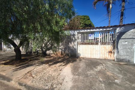 Casa à venda com 380m², 3 quartos e 6 vagas Casa à venda com 380m², 3 quartos e 6 vagasFachada