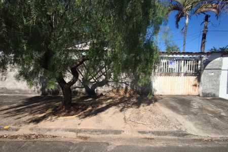 Casa à venda com 380m², 3 quartos e 6 vagas Casa à venda com 380m², 3 quartos e 6 vagasFachada