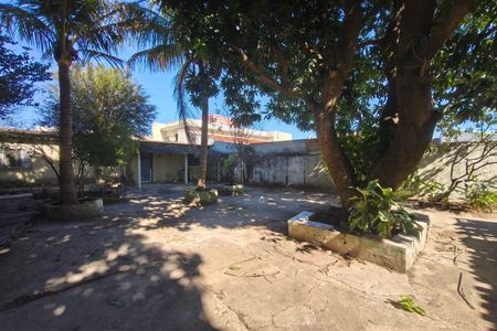 Casa à venda com 380m², 3 quartos e 6 vagas Casa à venda com 380m², 3 quartos e 6 vagasQuintal