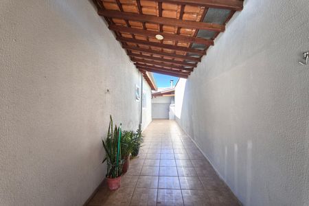 Corredor - Quintal de casa para alugar com 2 quartos, 105m² em Jardim Garcia, Campinas