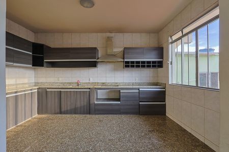 Casa à venda com 3 quartos, 300m² em Parque Xangri-lá, Contagem