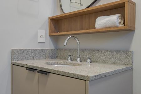 Banheiro de kitnet/studio para alugar com 1 quarto, 43m² em Passo D’areia, Porto Alegre
