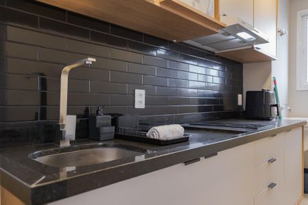 Cozinha e Área de Serviço de kitnet/studio para alugar com 1 quarto, 43m² em Passo D’areia, Porto Alegre
