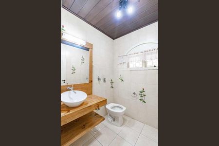 Casa para alugar com 277m², 4 quartos e 3 vagas Casa para alugar com 277m², 4 quartos e 3 vagasBanheiro 1