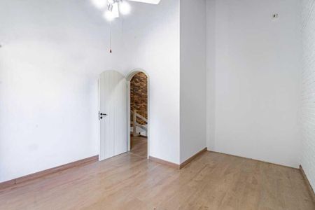 Casa para alugar com 277m², 4 quartos e 3 vagas Casa para alugar com 277m², 4 quartos e 3 vagasQuarto 2