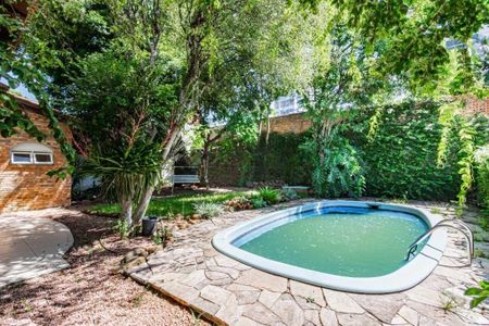 Casa para alugar com 277m², 4 quartos e 3 vagas Casa para alugar com 277m², 4 quartos e 3 vagasÁrea externa
