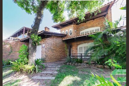 Casa para alugar com 277m², 4 quartos e 3 vagas Casa para alugar com 277m², 4 quartos e 3 vagasÁrea externa