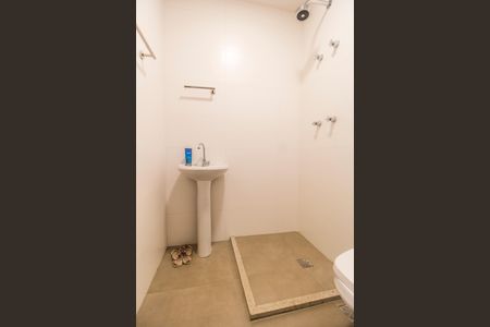 Banheiro de serviço de apartamento à venda com 3 quartos, 180m² em Alphaville Empresarial, Barueri