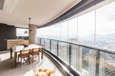 Apartamento à venda com 180m², 3 quartos e 3 vagas Apartamento à venda com 180m², 3 quartos e 3 vagasVaranda gourmet