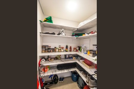Apartamento à venda com 180m², 3 quartos e 3 vagas Apartamento à venda com 180m², 3 quartos e 3 vagasDespensa