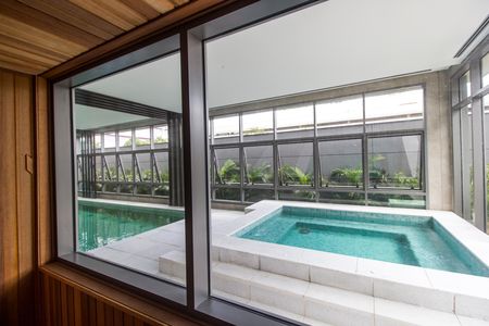 Apartamento à venda com 180m², 3 quartos e 3 vagas Apartamento à venda com 180m², 3 quartos e 3 vagasSaúna
