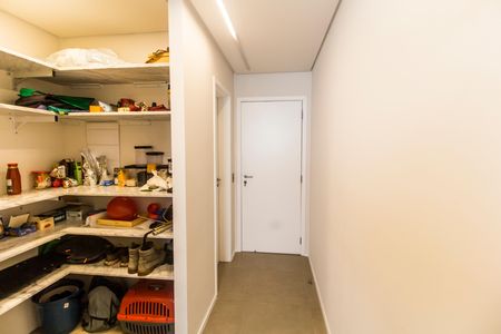 Apartamento à venda com 180m², 3 quartos e 3 vagas Apartamento à venda com 180m², 3 quartos e 3 vagasDespensa