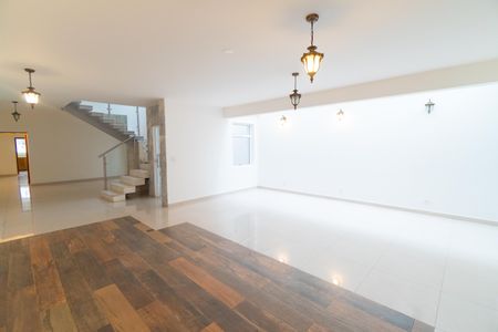 Sala de casa à venda com 3 quartos, 350m² em Planalto Paulista, São Paulo