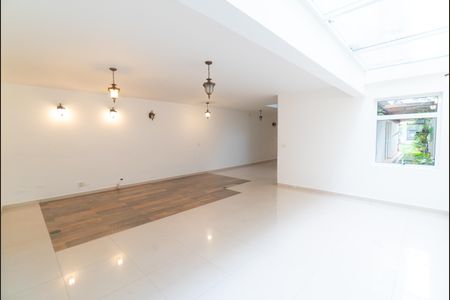 Sala de casa à venda com 3 quartos, 350m² em Planalto Paulista, São Paulo